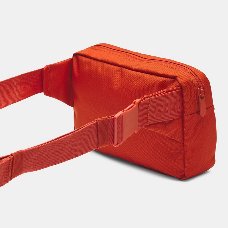 UNDER ARMOUR SASZETKA ESSENTIAL LITE 842